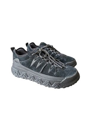 UGG Womens Captrail Low Black Suede Casual Platform Sneakers